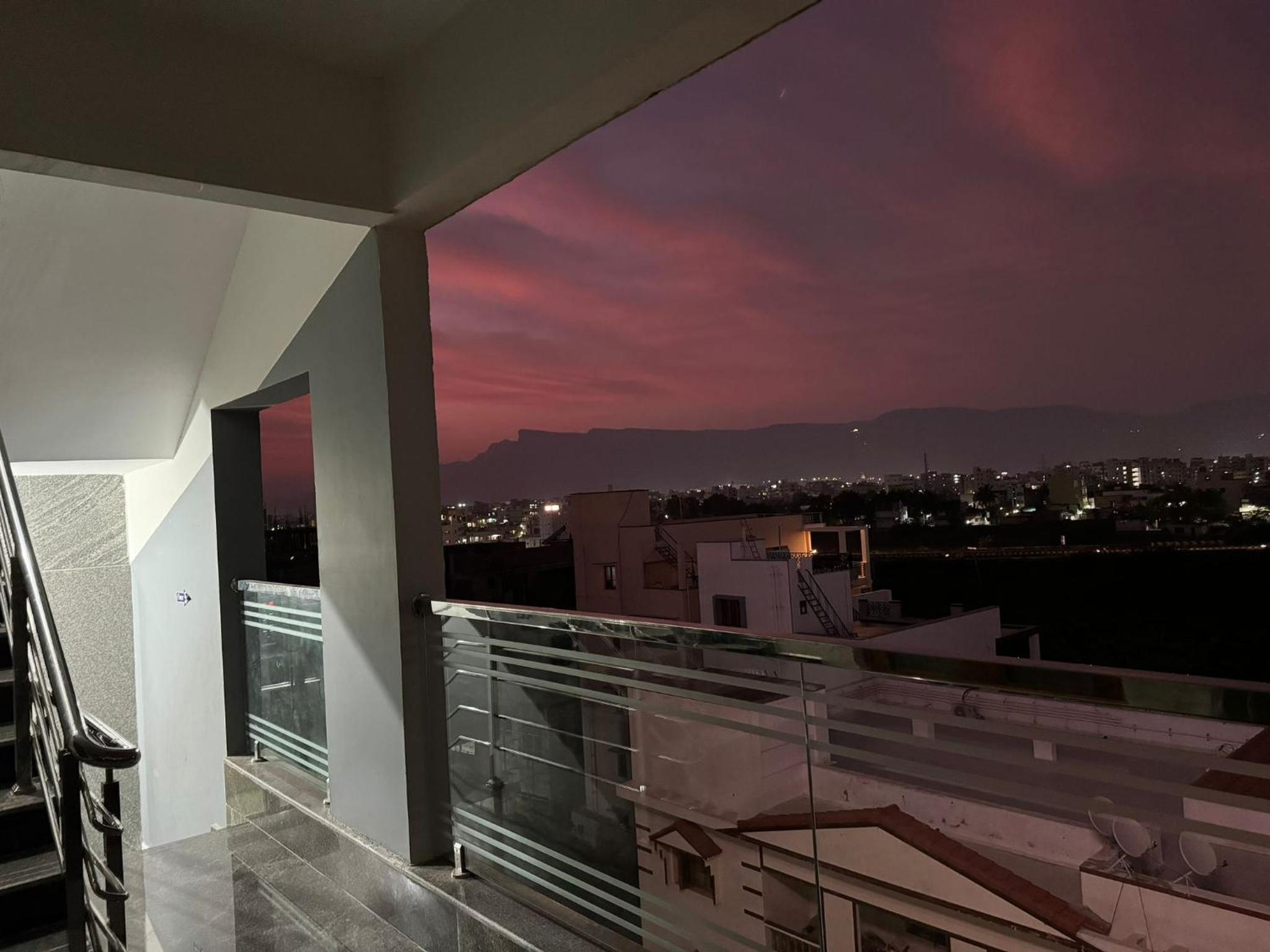 Tirupati Homestay- PRIDE Free Breakfast - Premium 3BHK AC - Flyover to Alipiri gate - WiFi - Android TV - Ragunatha Resorts - Easy access to visit all Temp view 4