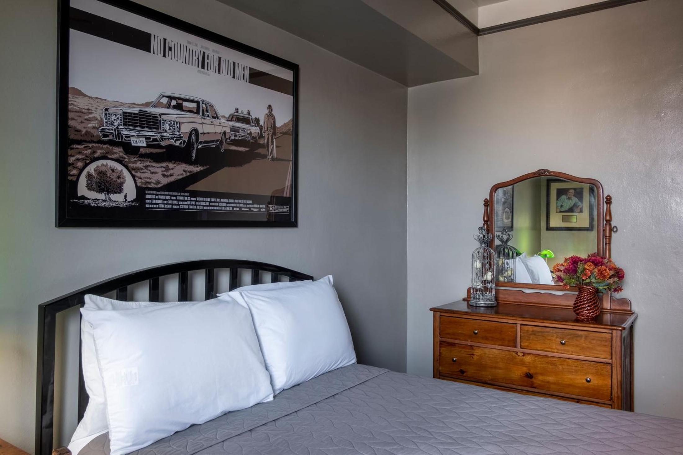 Gardner Hotel & Hostel