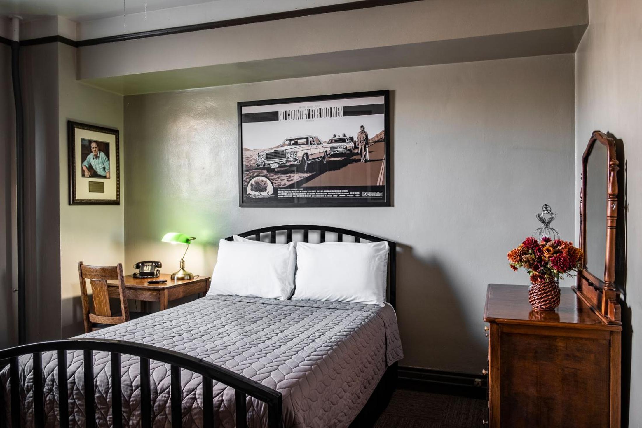 Gardner Hotel & Hostel