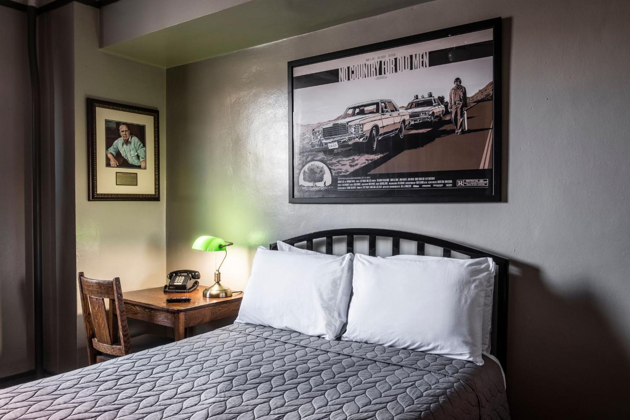 Gardner Hotel & Hostel