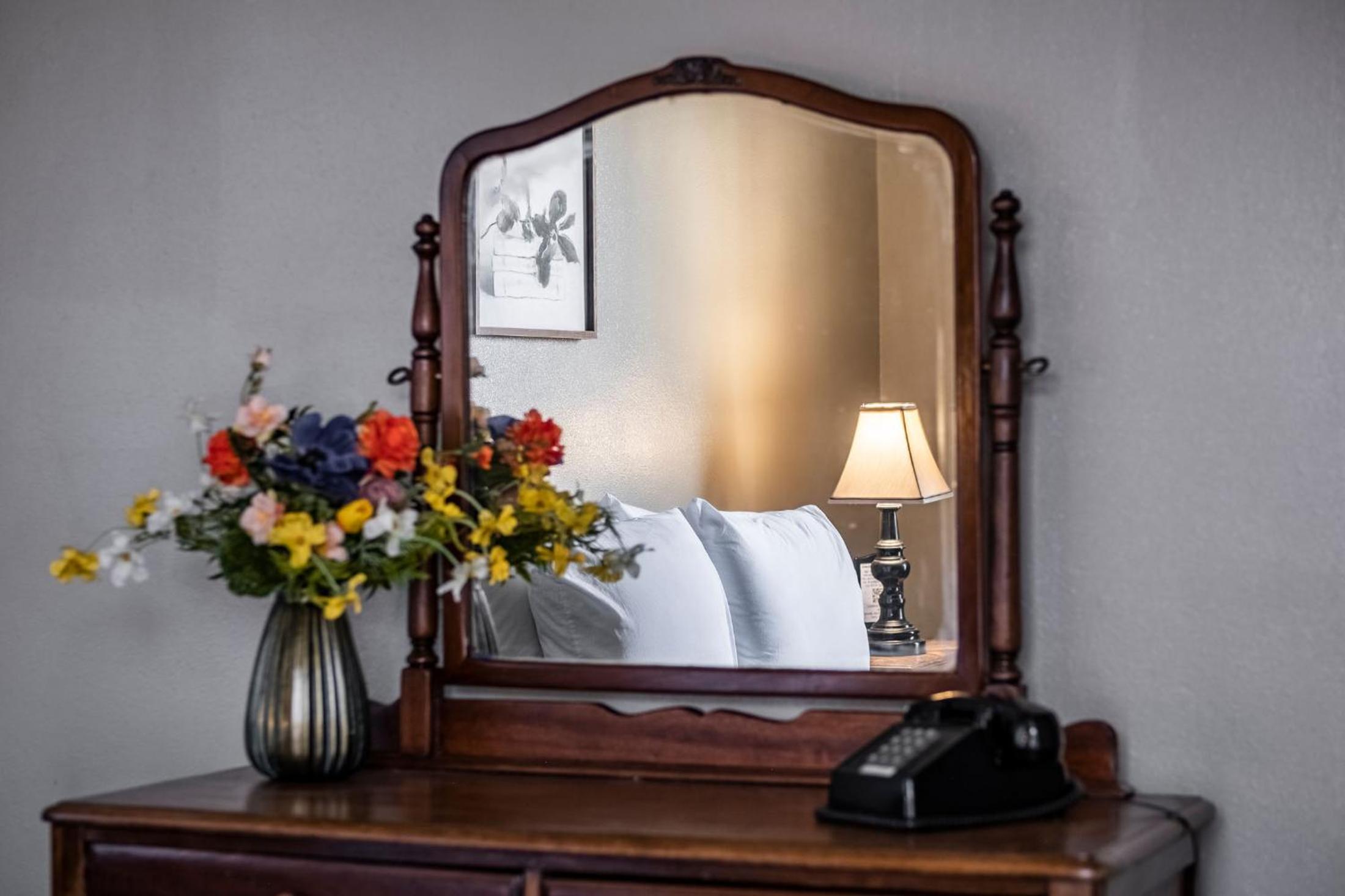 Gardner Hotel & Hostel