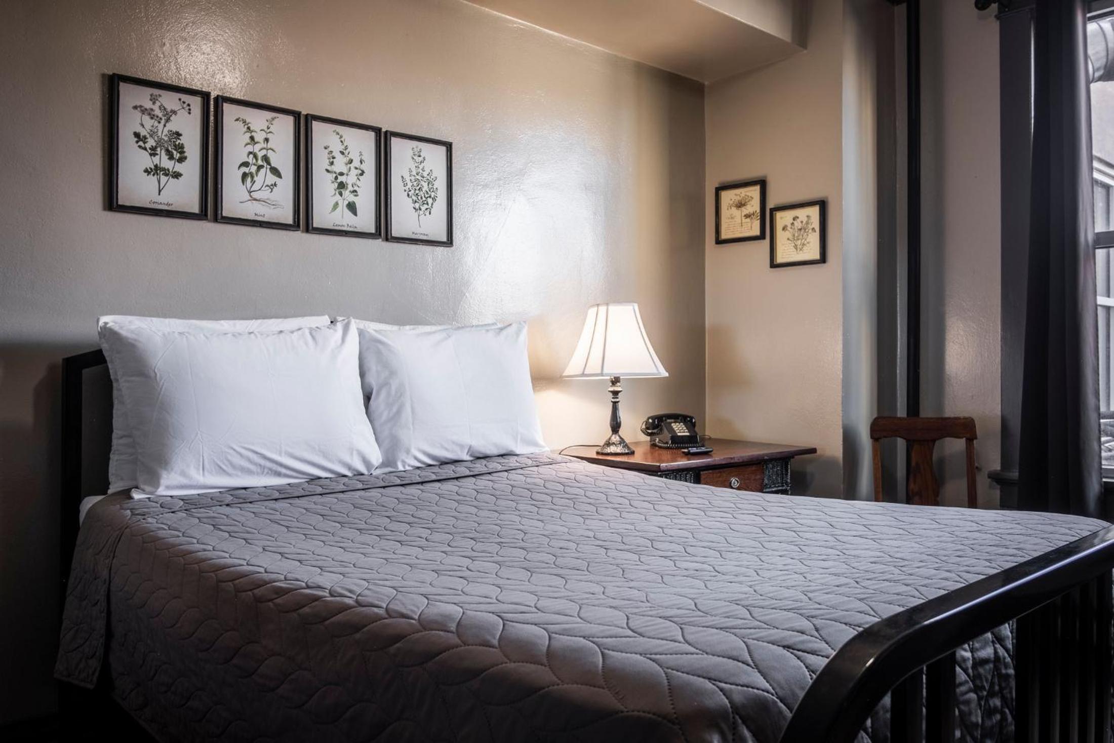 Gardner Hotel & Hostel