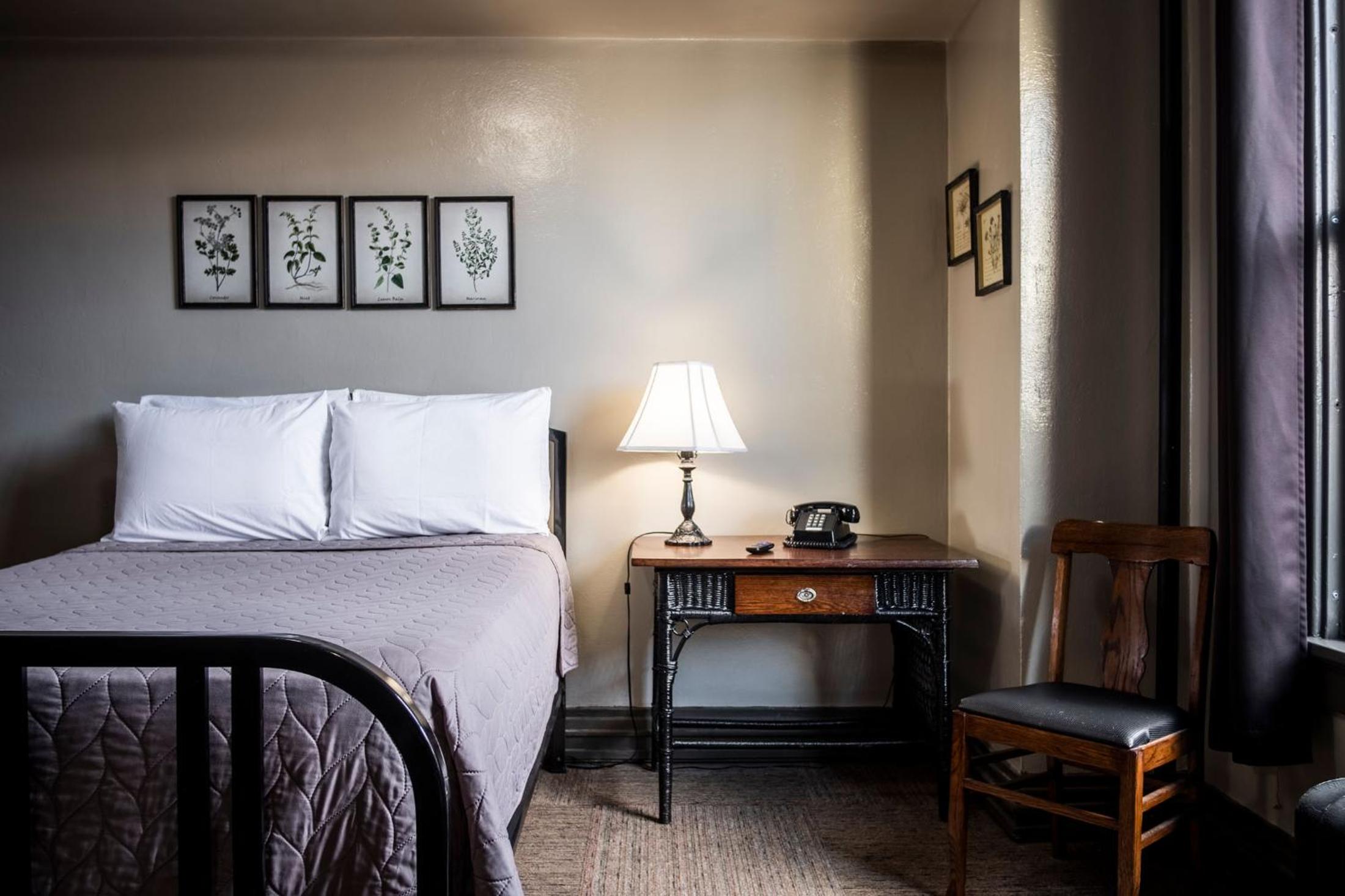 Gardner Hotel & Hostel
