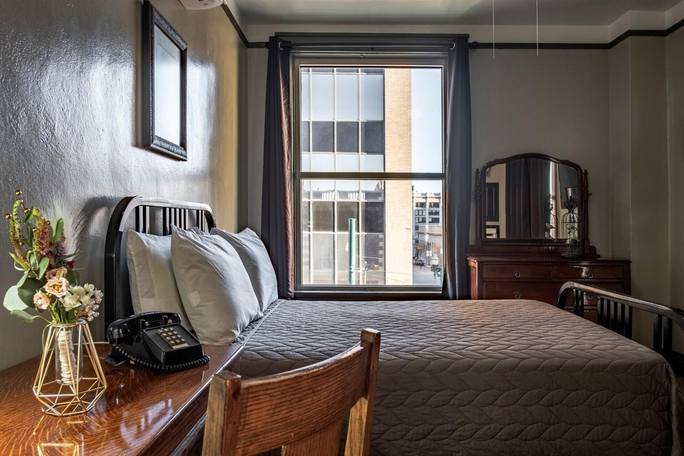 Gardner Hotel & Hostel
