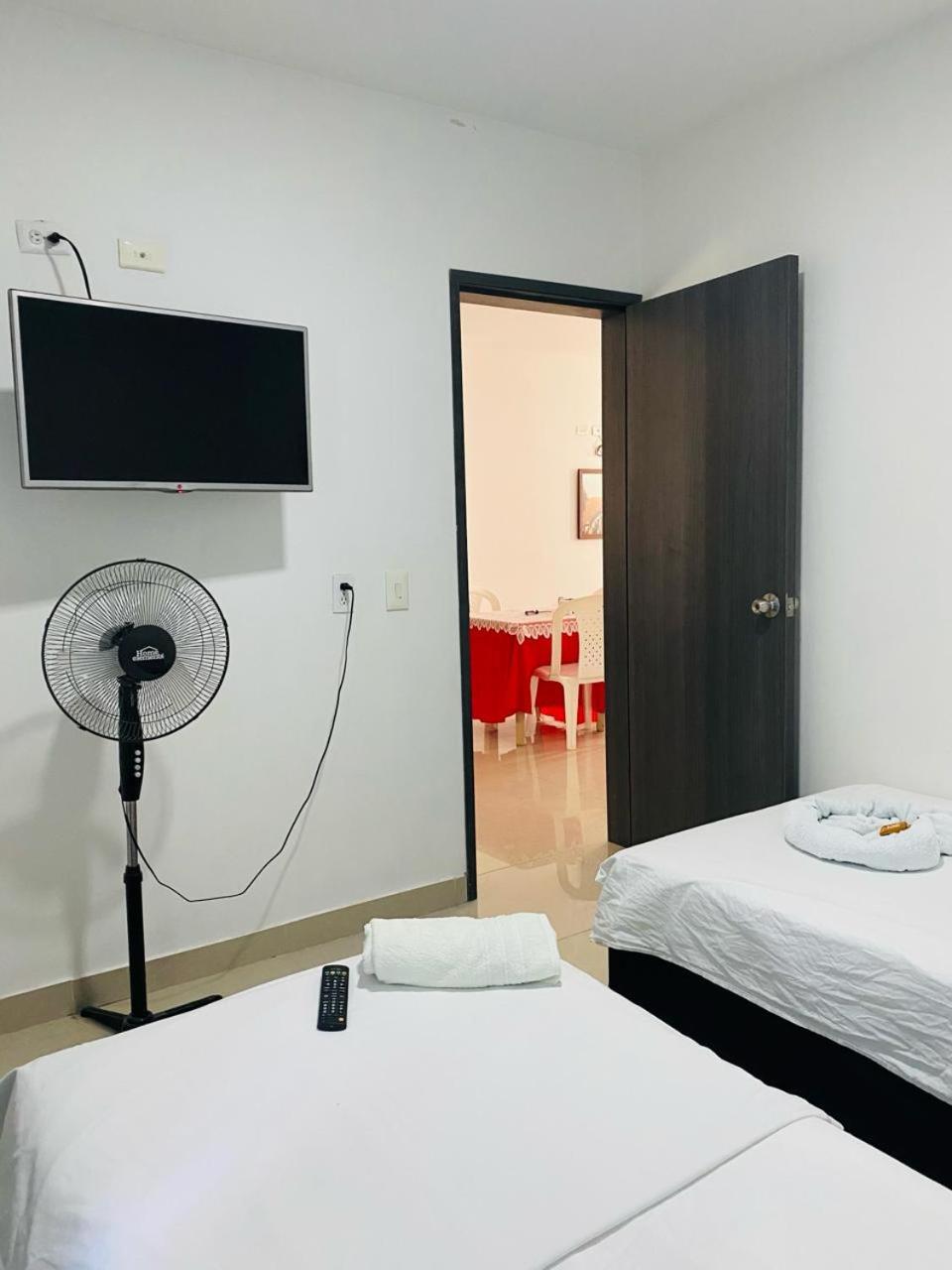 APARTAMENTO CÉNTRICO con PISCINA a UNA CUADRA