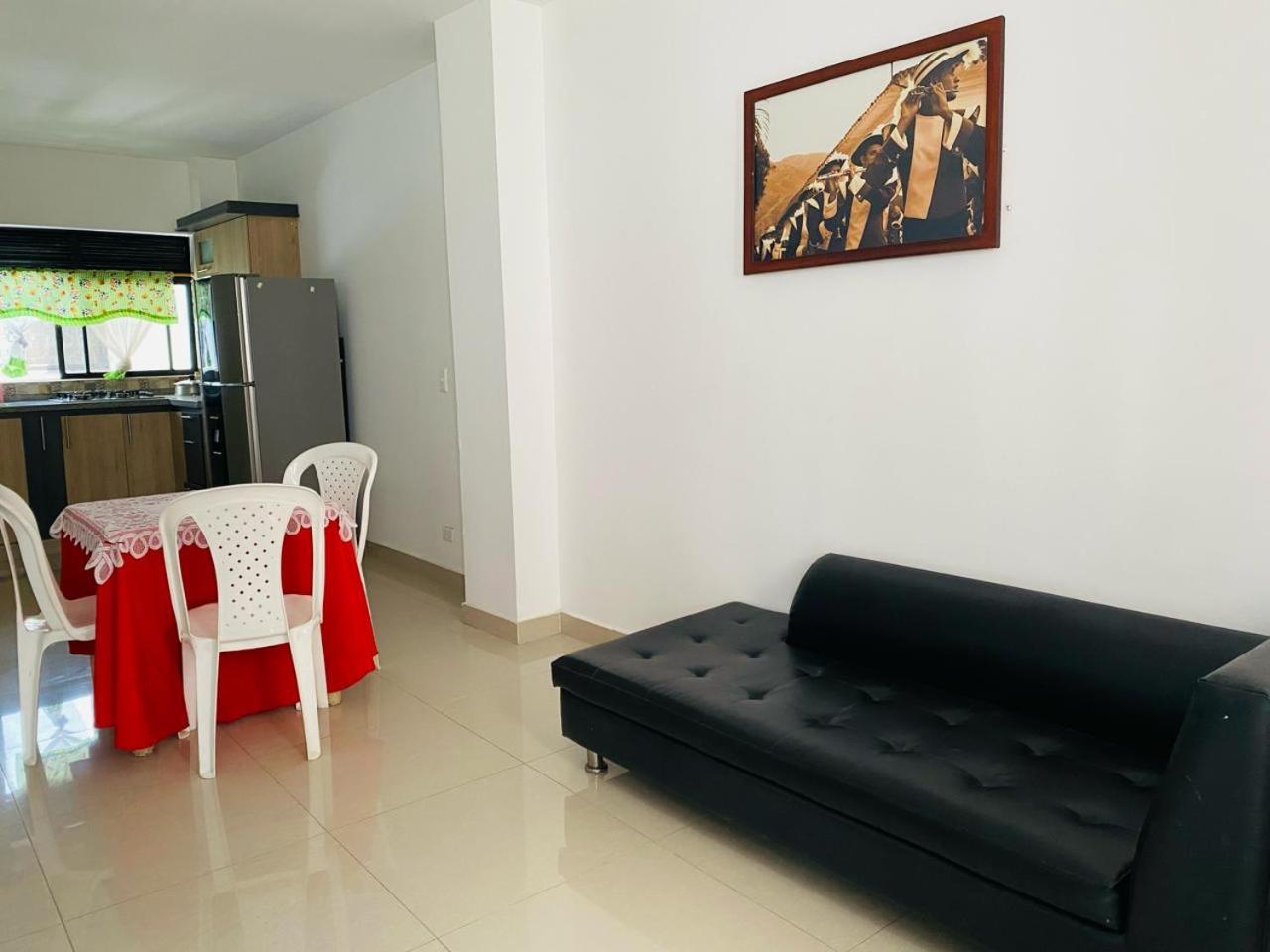 APARTAMENTO CÉNTRICO con PISCINA a UNA CUADRA