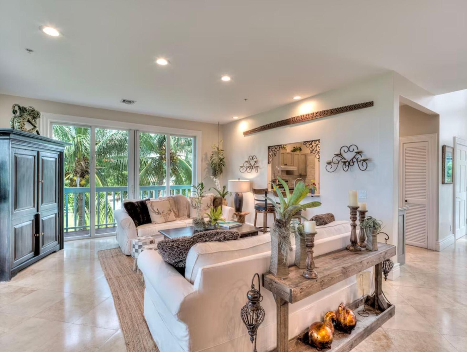 Sol Mar-Oceanfront Beachhouse