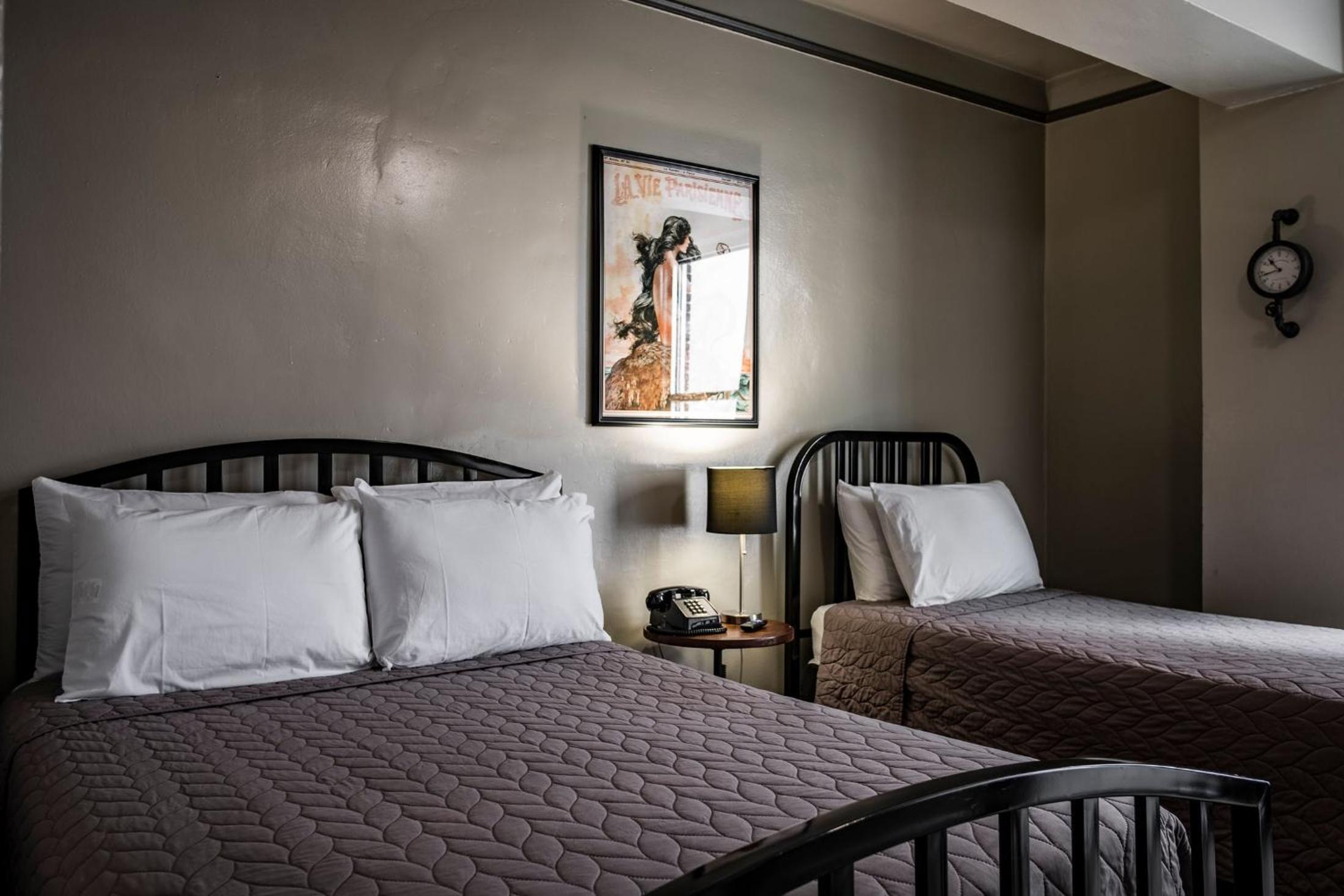 Gardner Hotel & Hostel