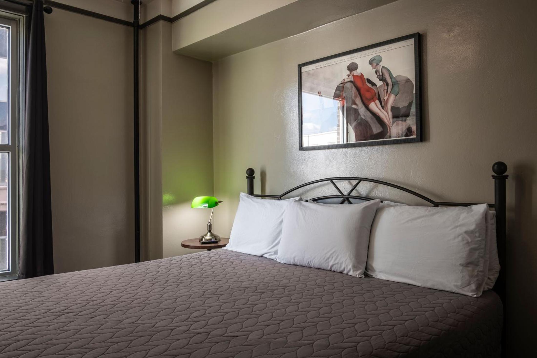 Gardner Hotel & Hostel
