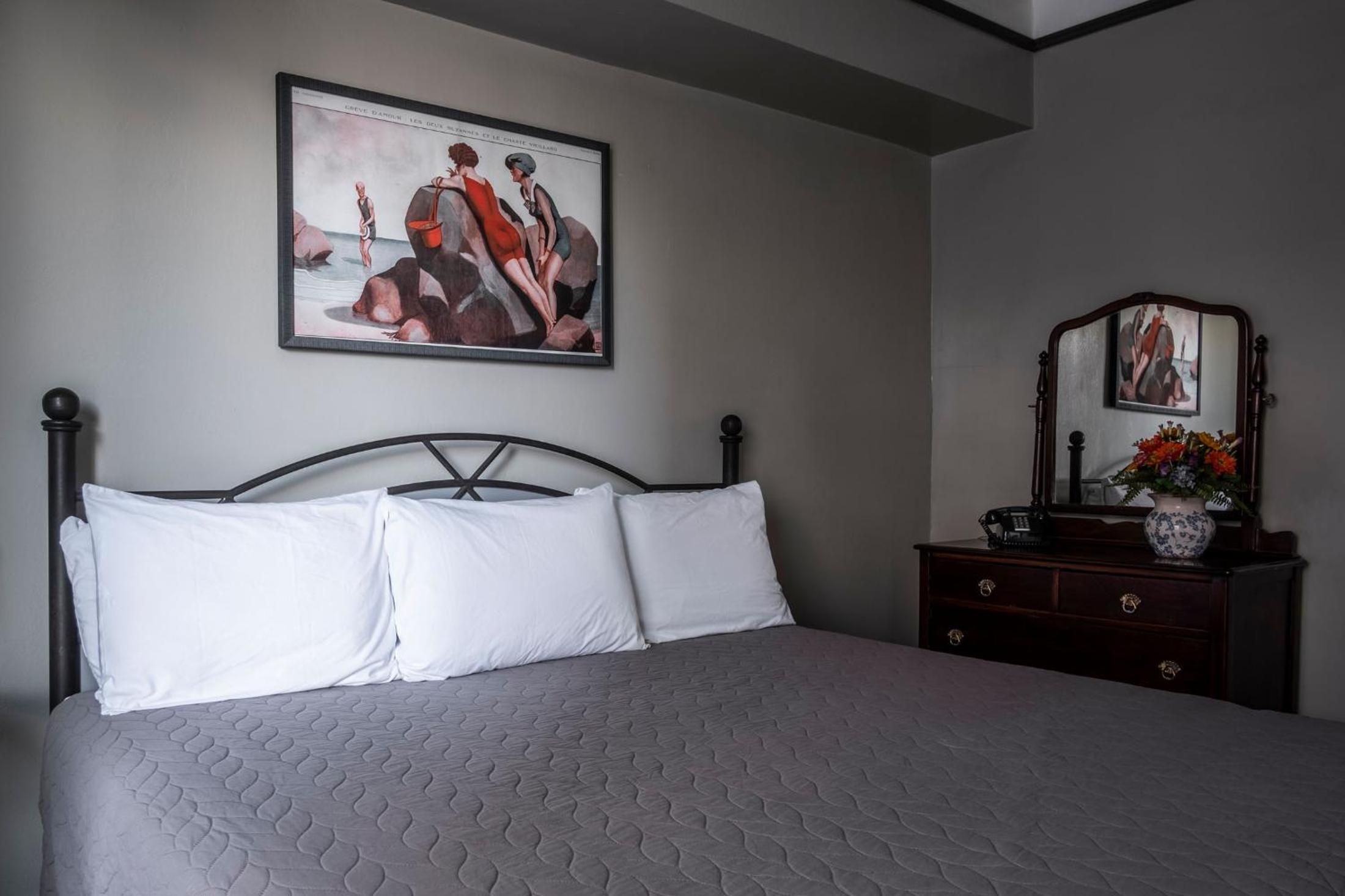 Gardner Hotel & Hostel