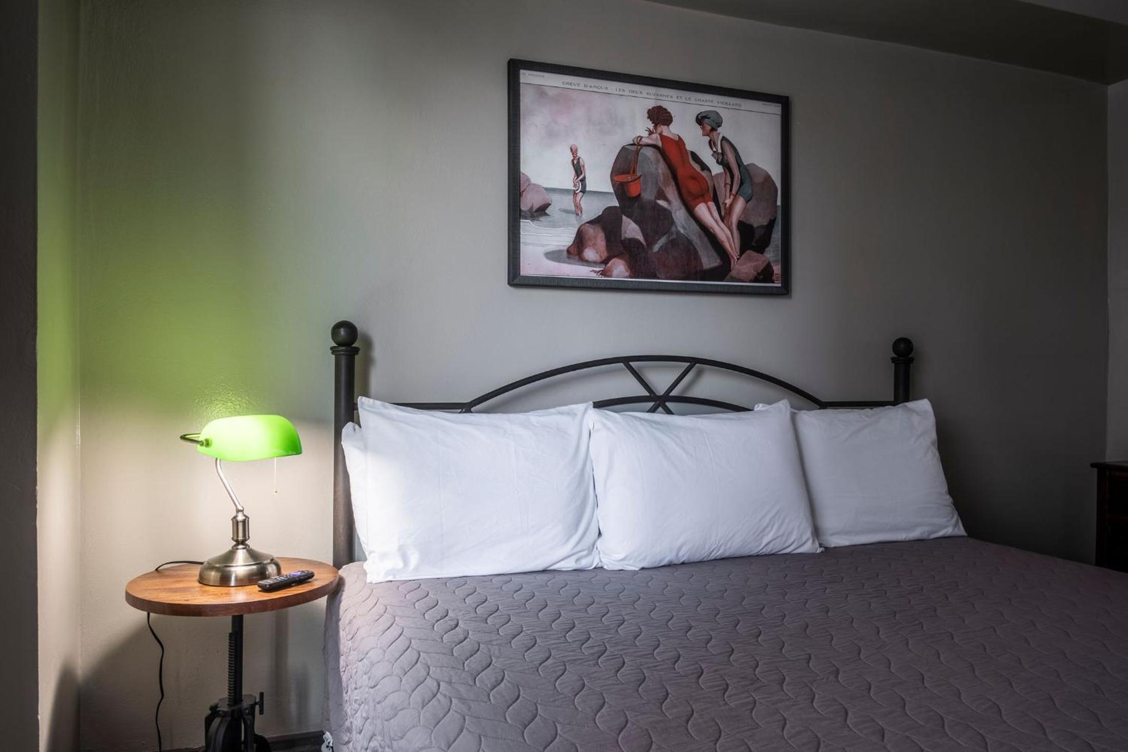 Gardner Hotel & Hostel