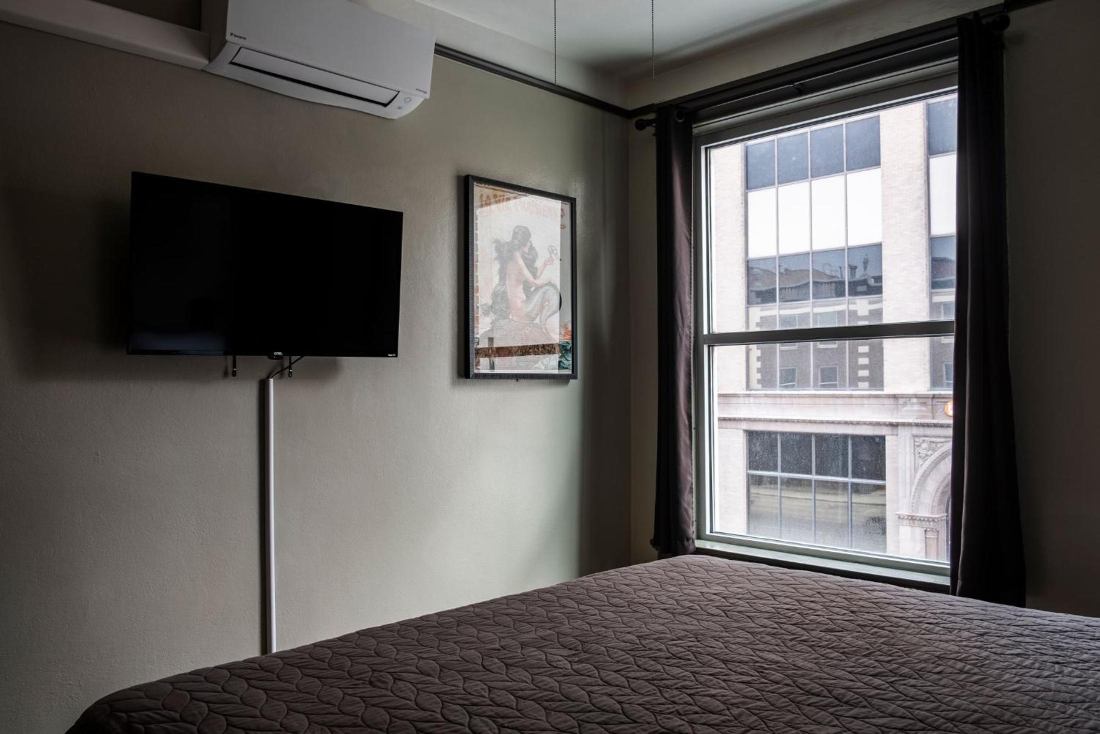 Gardner Hotel & Hostel
