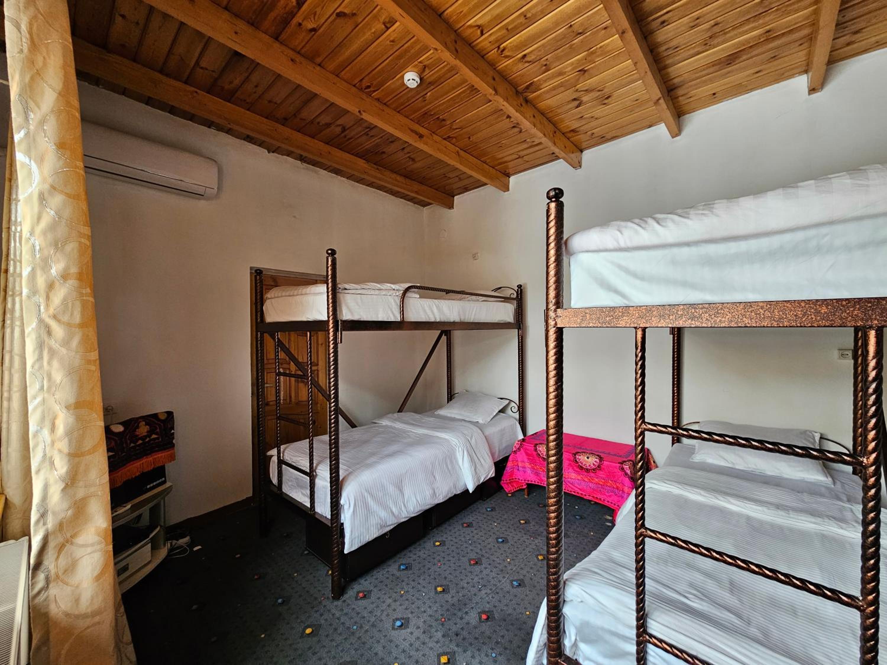 Sim-Sim Hostel & Backpackers Yousef Steel view 5