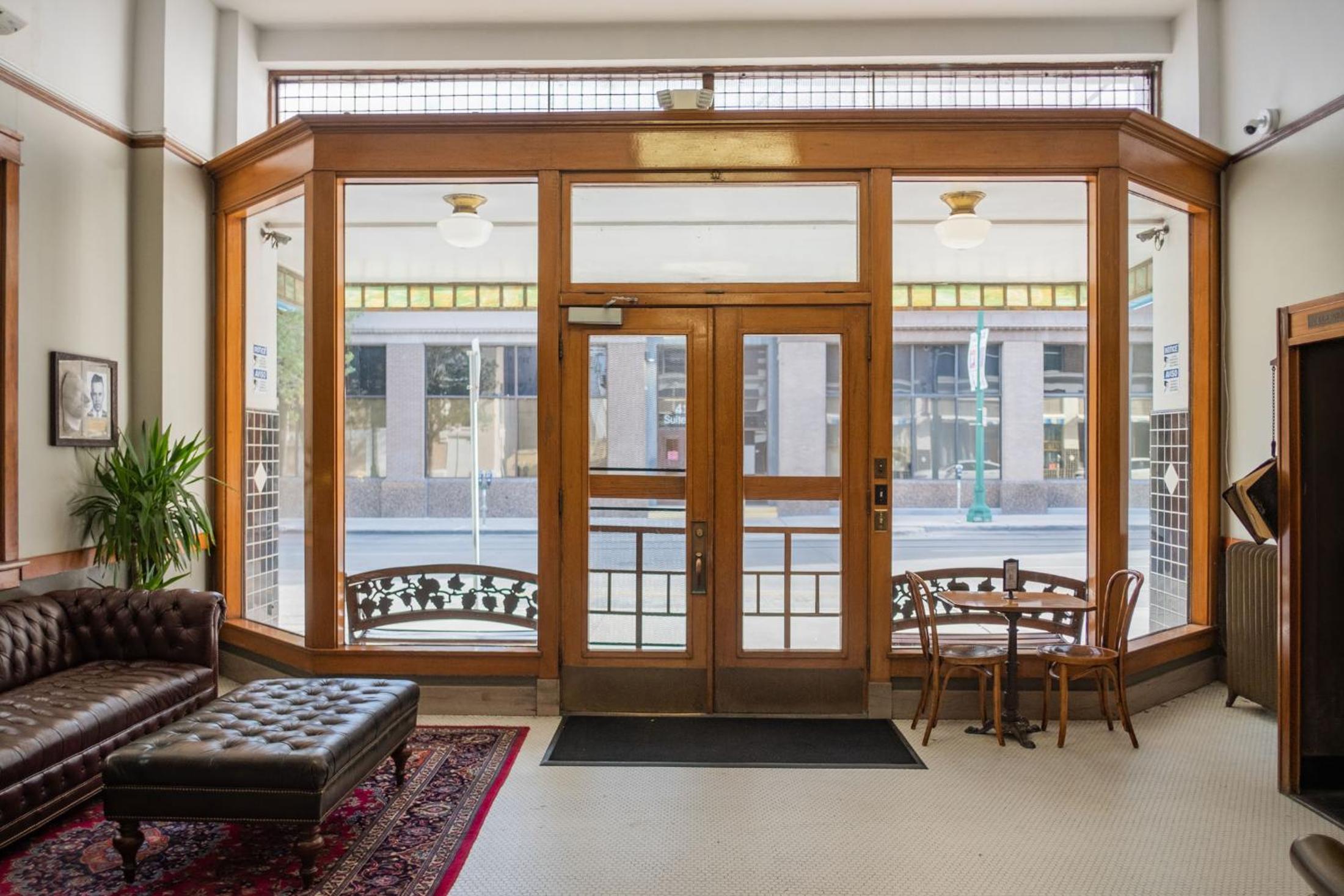 Gardner Hotel & Hostel