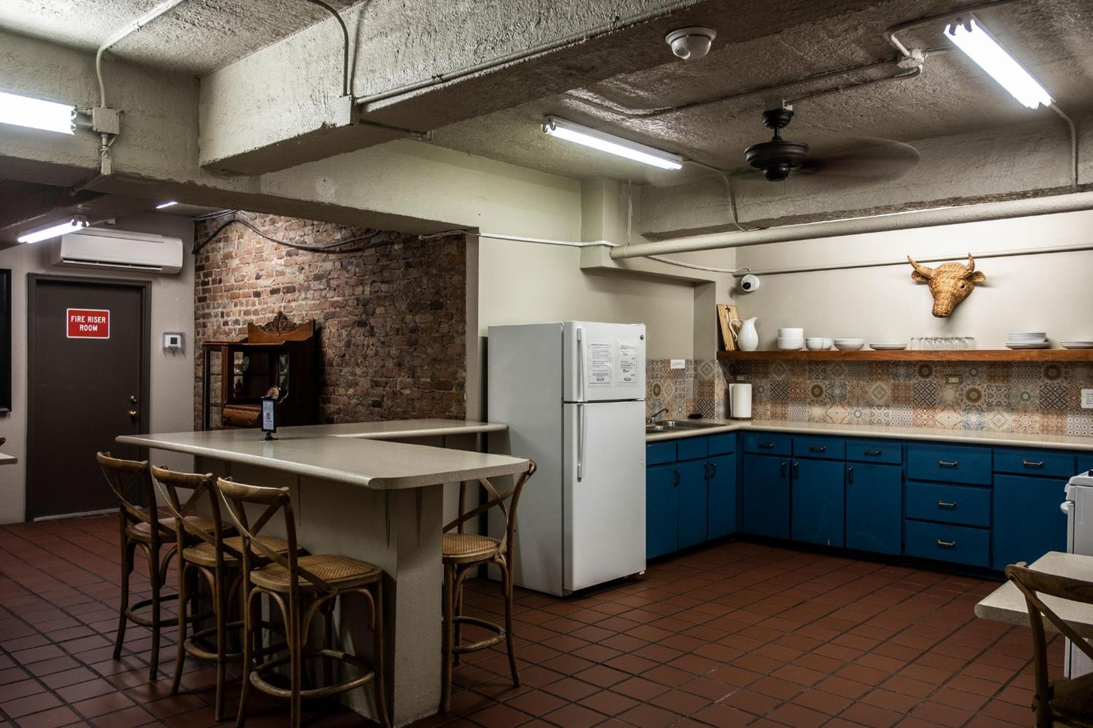 Gardner Hotel & Hostel