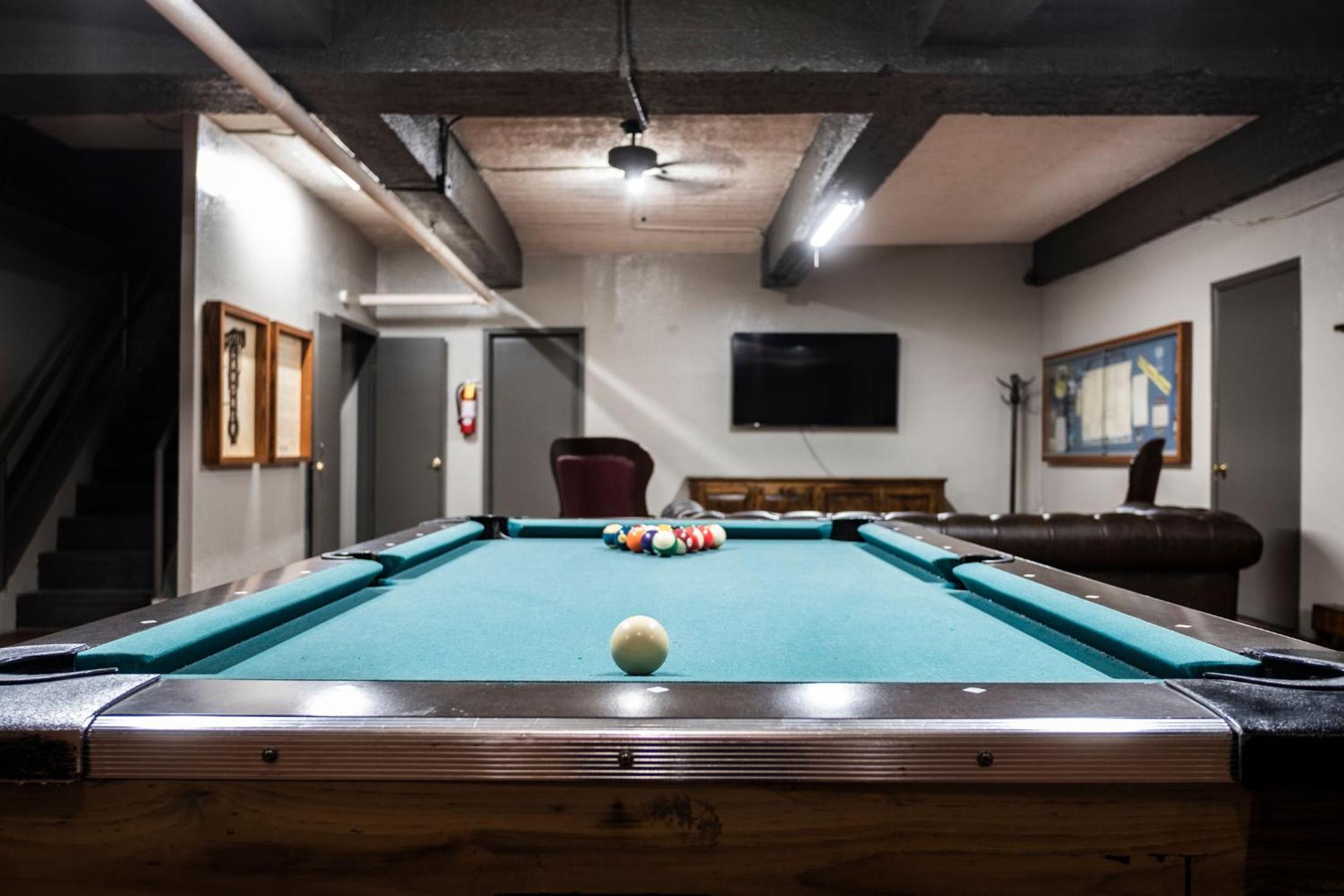 Gardner Hotel & Hostel