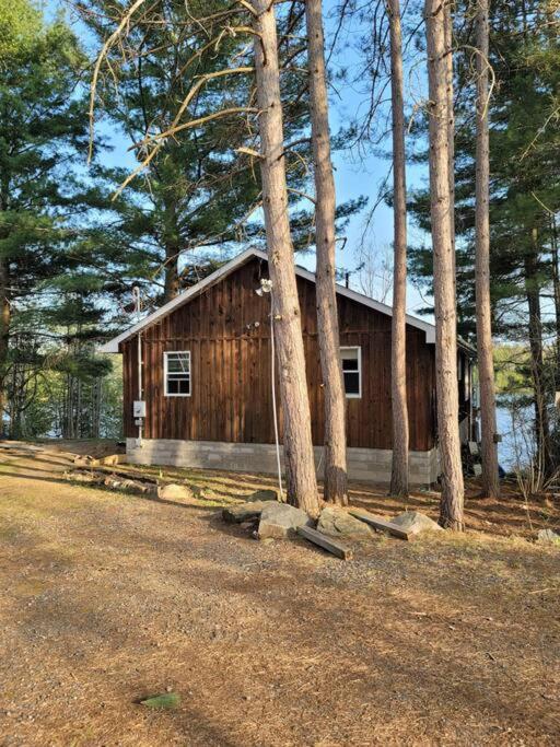 Firefly Hut - Cheerful 6-bedroom cottage with serene beauty