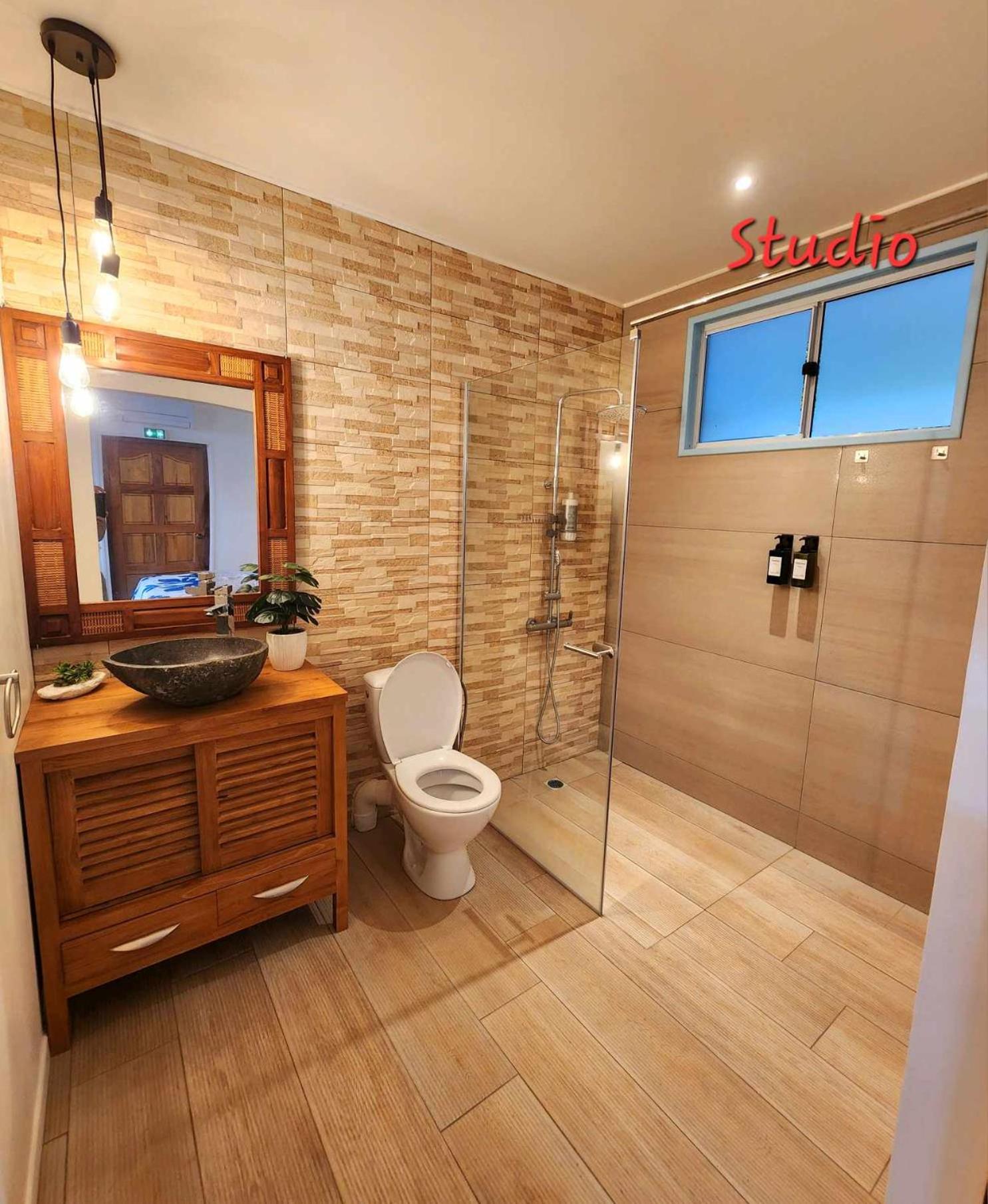 Studio bord de mer Fare Tahitea Pension