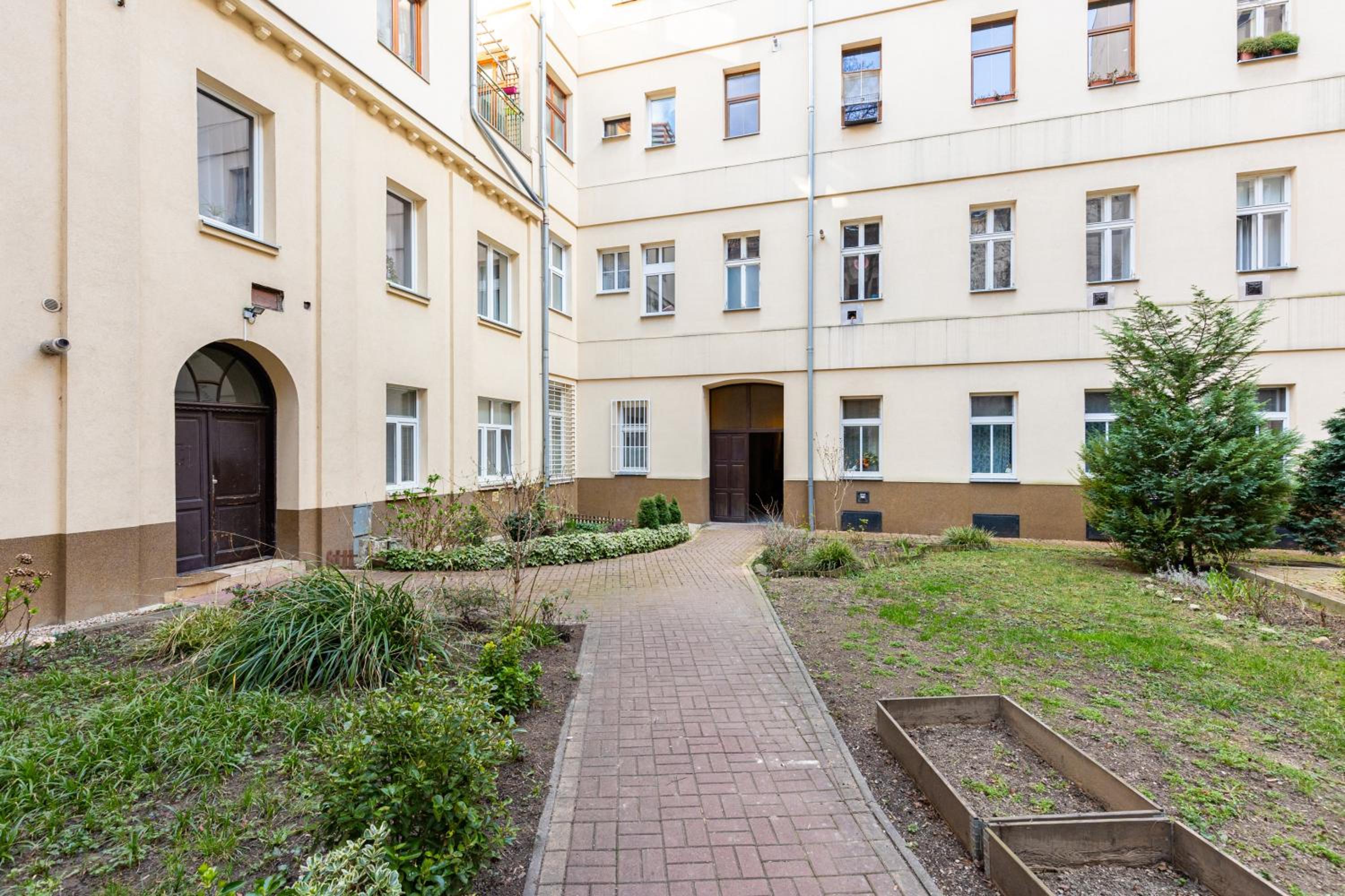 Charming Flat, Steps from Castle - Historic Part view 5