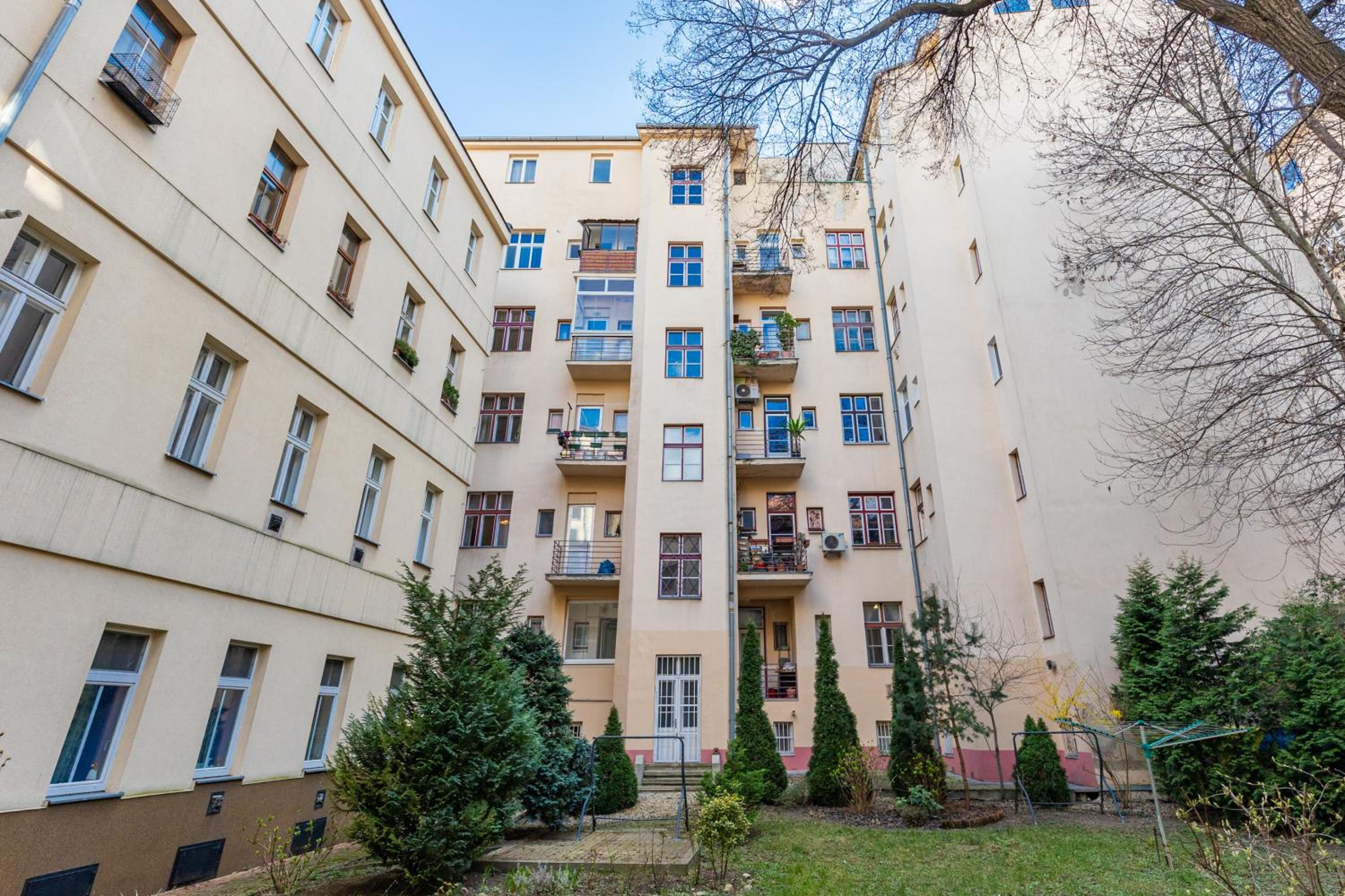 Charming Flat, Steps from Castle - Historic Part view 3
