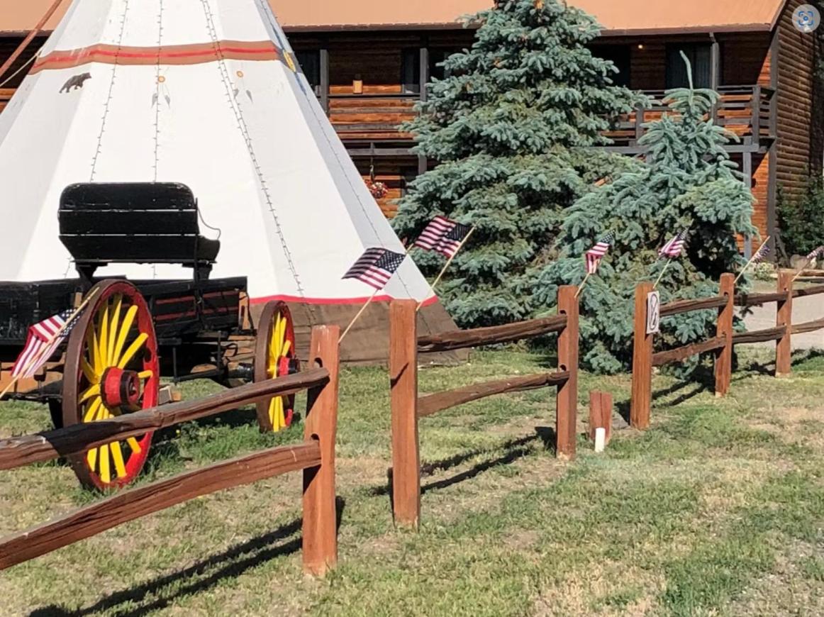 Ute Bluff Lodge, Cabins and RV park