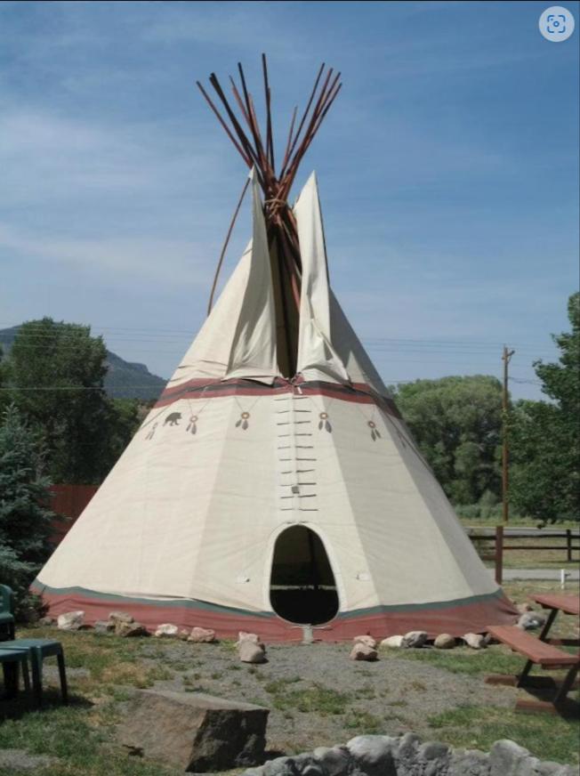 Ute Bluff Lodge, Cabins and RV park