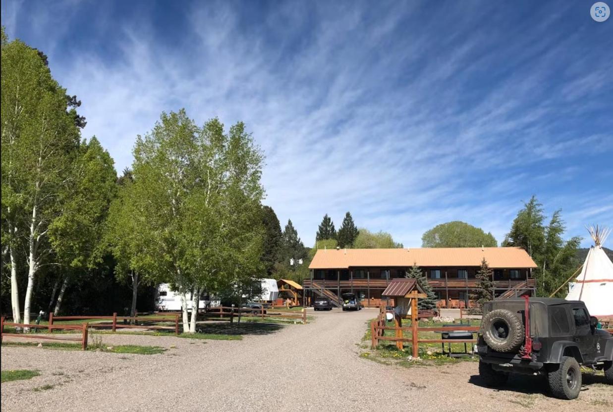 Ute Bluff Lodge, Cabins and RV park