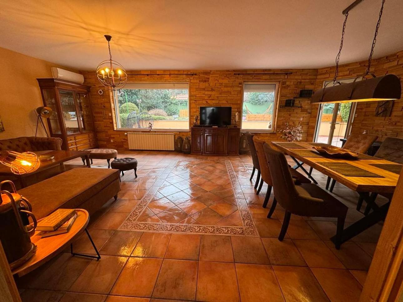 Villa Boyana City & Relax with Hot Jacuzzi and Sauna by BookVillaBG