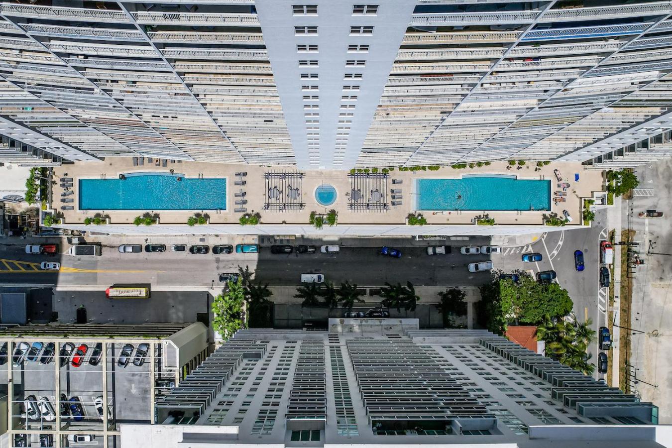 Spacious 2 Bed Unit in Brickell with Free Parking