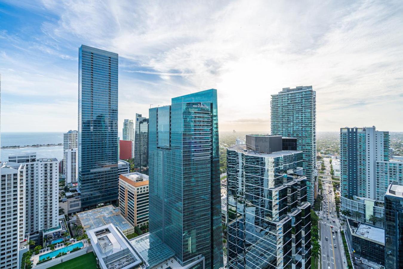 Spacious 2 Bed Unit in Brickell with Free Parking