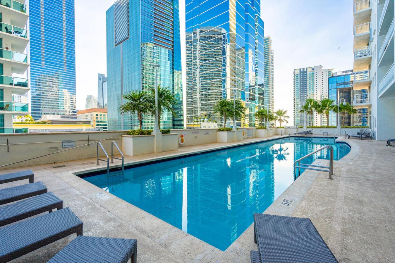 Spacious 2 Bed Unit in Brickell with Free Parking