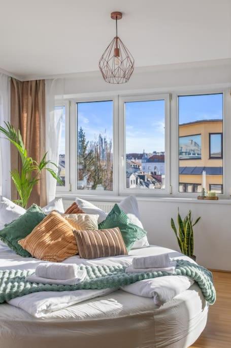 Luxury Loft View - 4 bedrooms - Gym - near Centre - Schönbrunn - Book Parking with us
