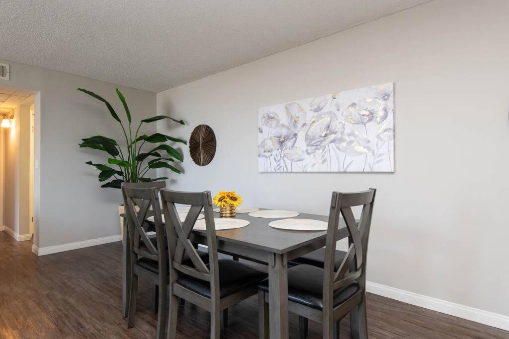 Photograph supplied for Hollywood 2Bed Apt w Rooftop pool & Panoramic View