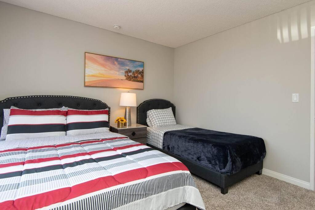 Photograph supplied for Hollywood 2Bed Apt w Rooftop pool & Panoramic View