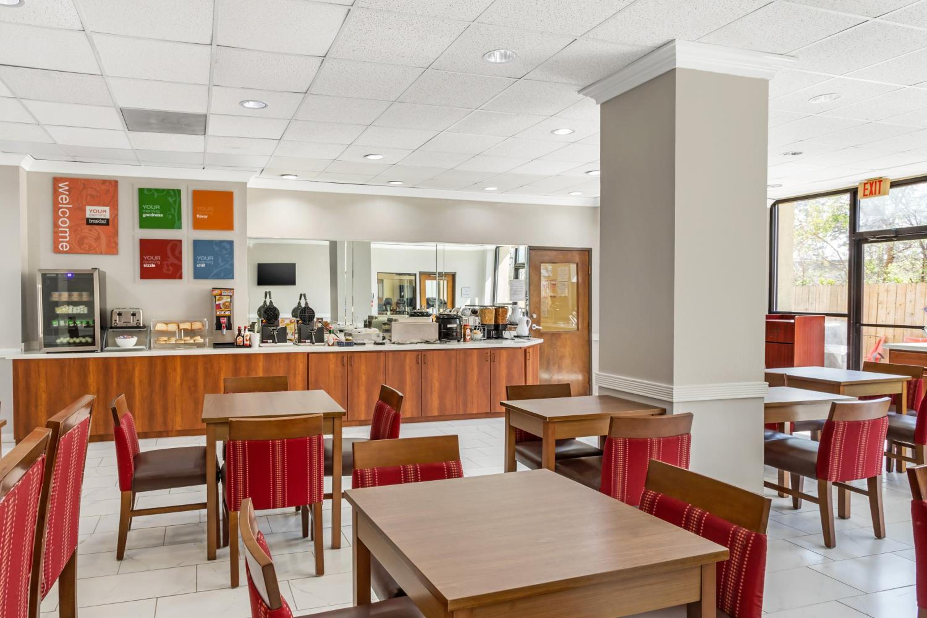 Comfort Suites Bush Intercontinental Airport - Property Image 25