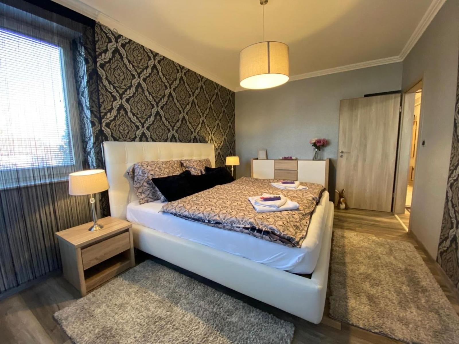 Mira Apartman