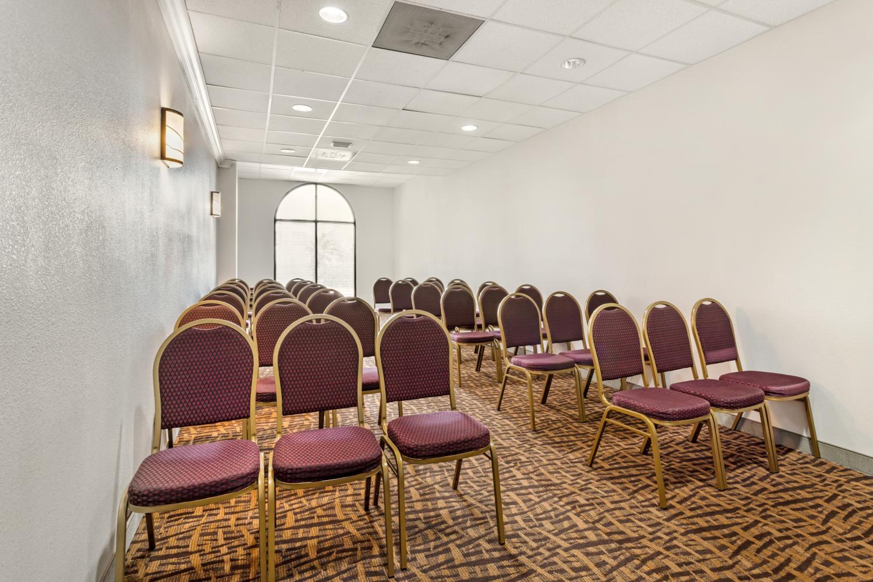 Comfort Suites Bush Intercontinental Airport - Property Image 18