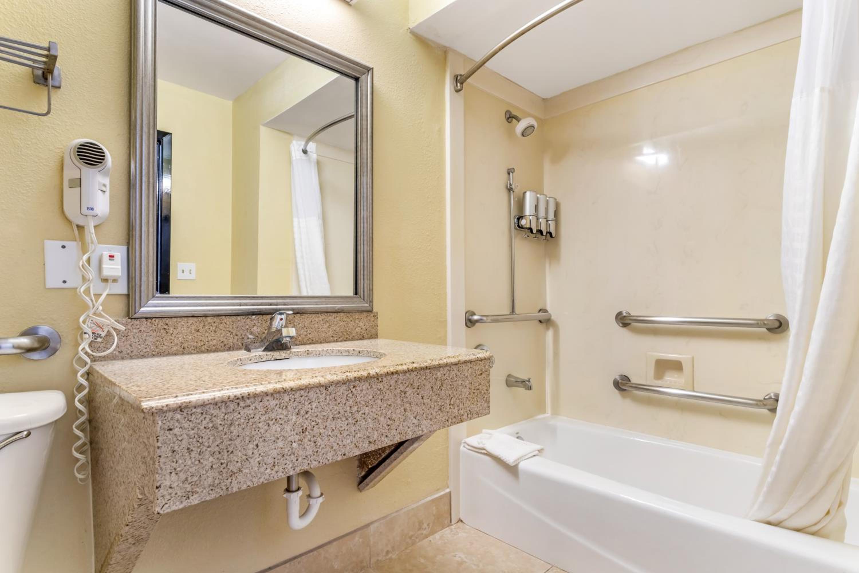 Comfort Suites Bush Intercontinental Airport - Property Image 11