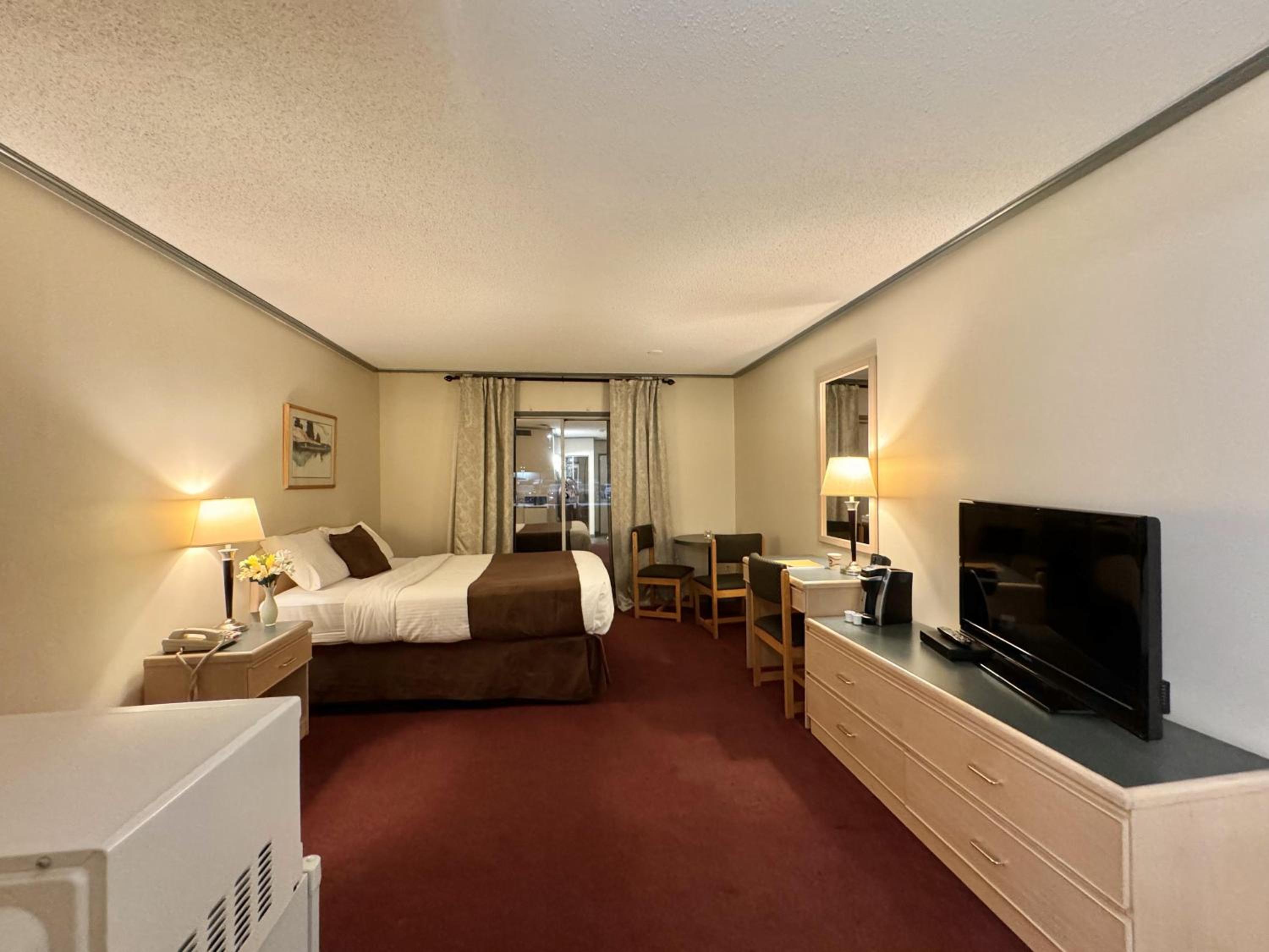 Vernon Vacations - Divya Sutra Plaza and Conference Centre, Vernon, BC - Property Image 18