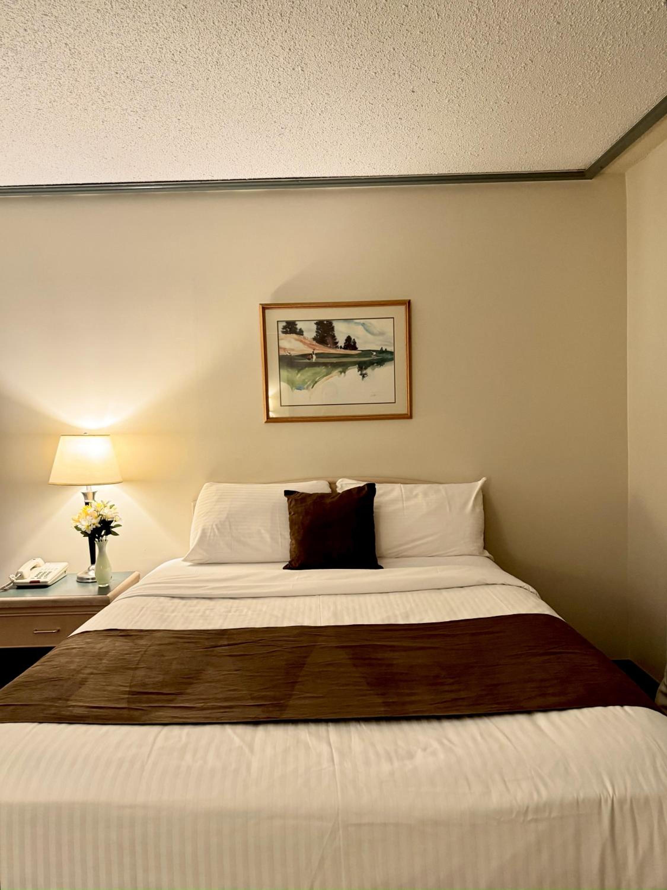 Vernon Vacations - Divya Sutra Plaza and Conference Centre, Vernon, BC - Property Image 17