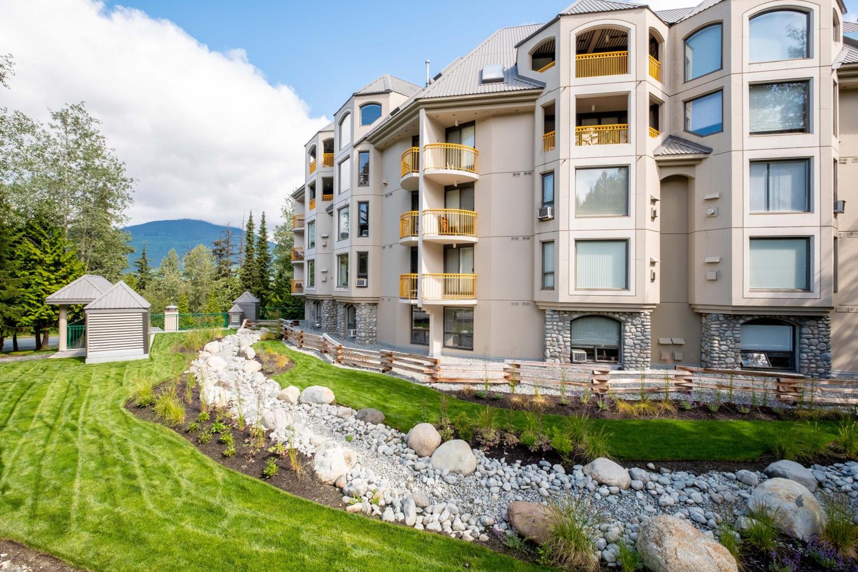 Hotel Marquise By Outpost Whistler