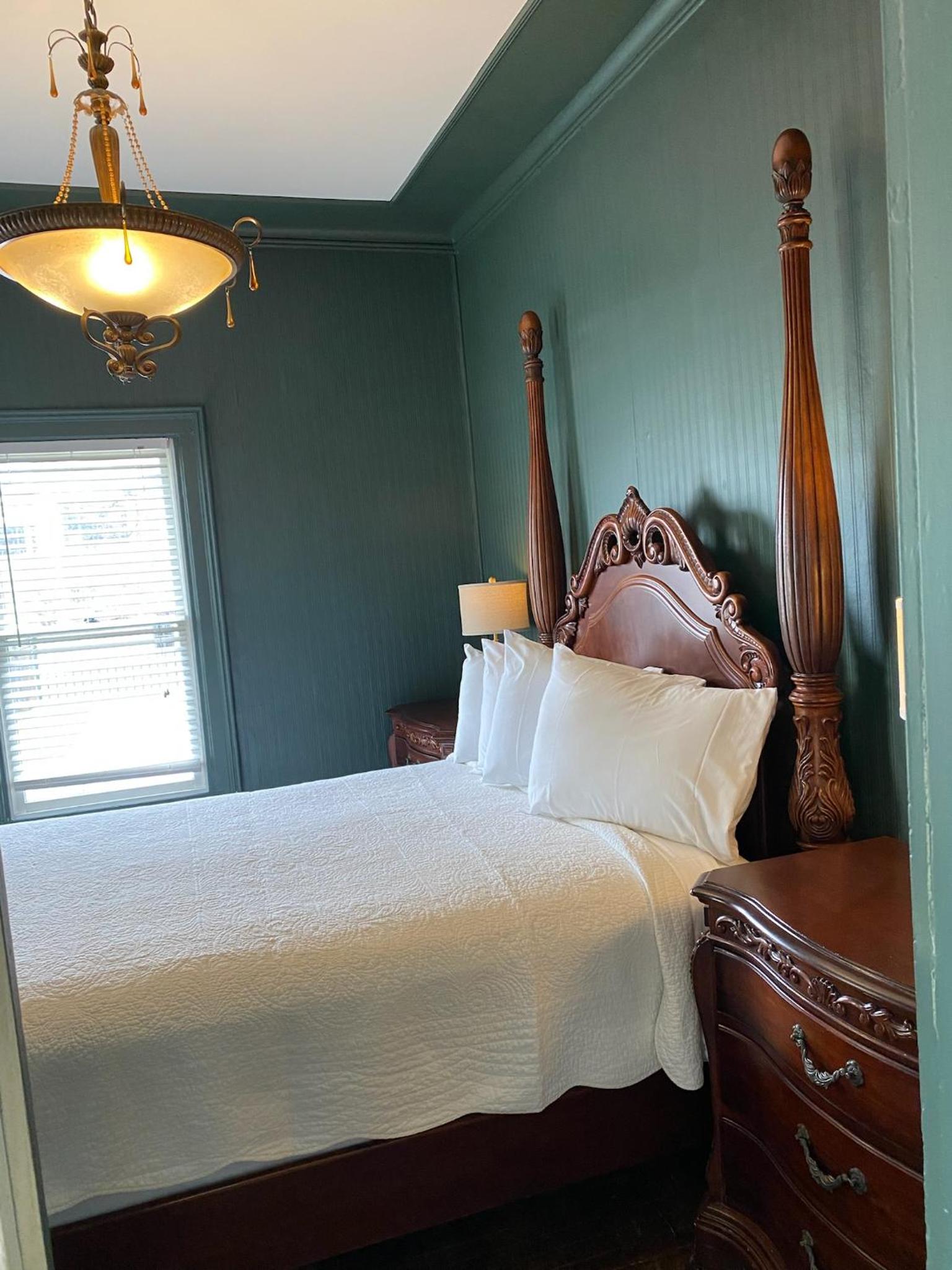 Mount Pleasant Vacations - The Ginkgo Tree - Property Image 4