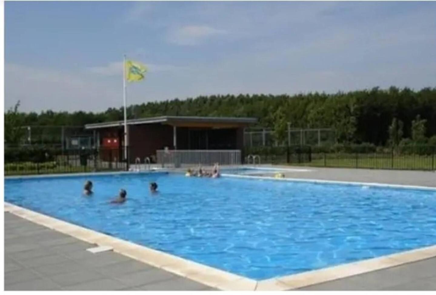 Groot vakantiehuis nabij Amsterdam inclusief jacuzzi