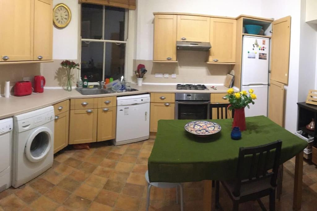 Spacious Flat in West Kensington