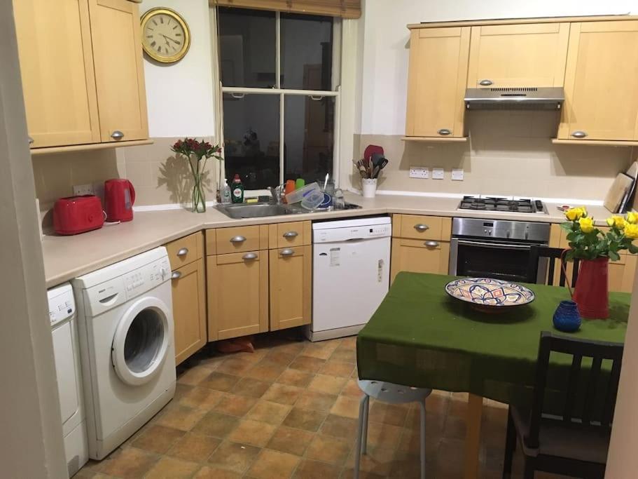 Spacious Flat in West Kensington