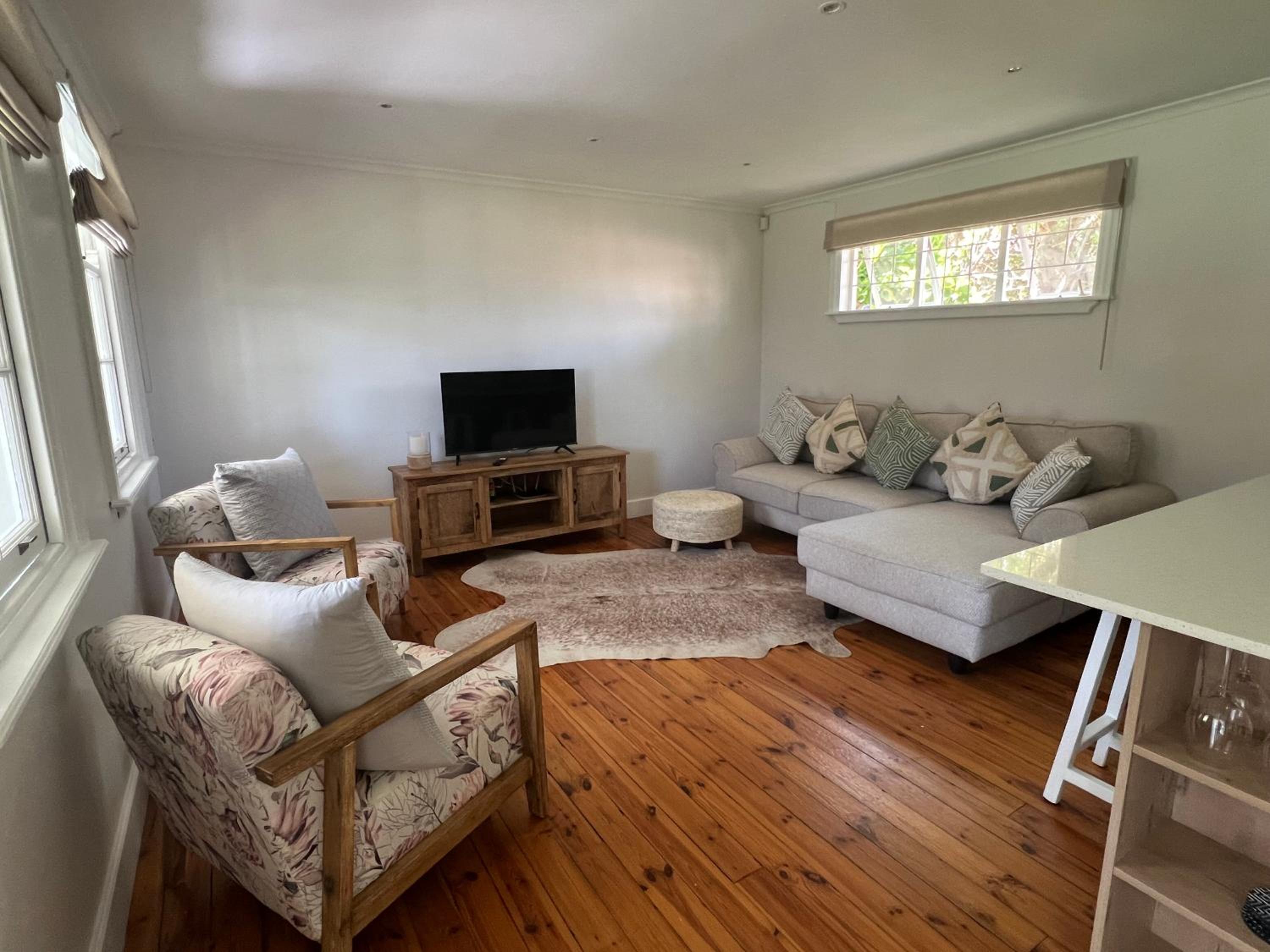 Cute one bedroom garden cottage - Wonderful views, Vineyard access, tranquil garden