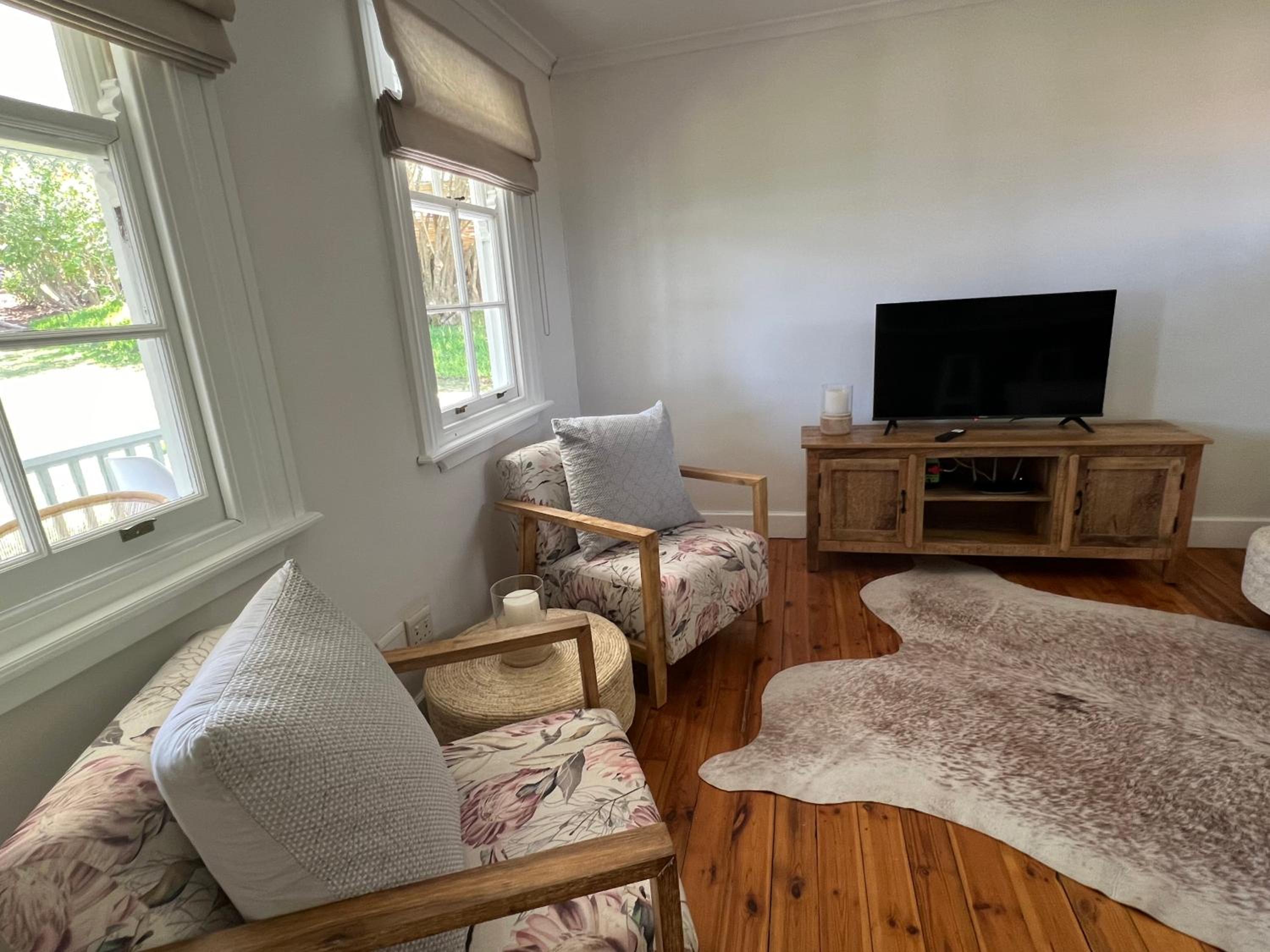 Cute one bedroom garden cottage - Wonderful views, Vineyard access, tranquil garden