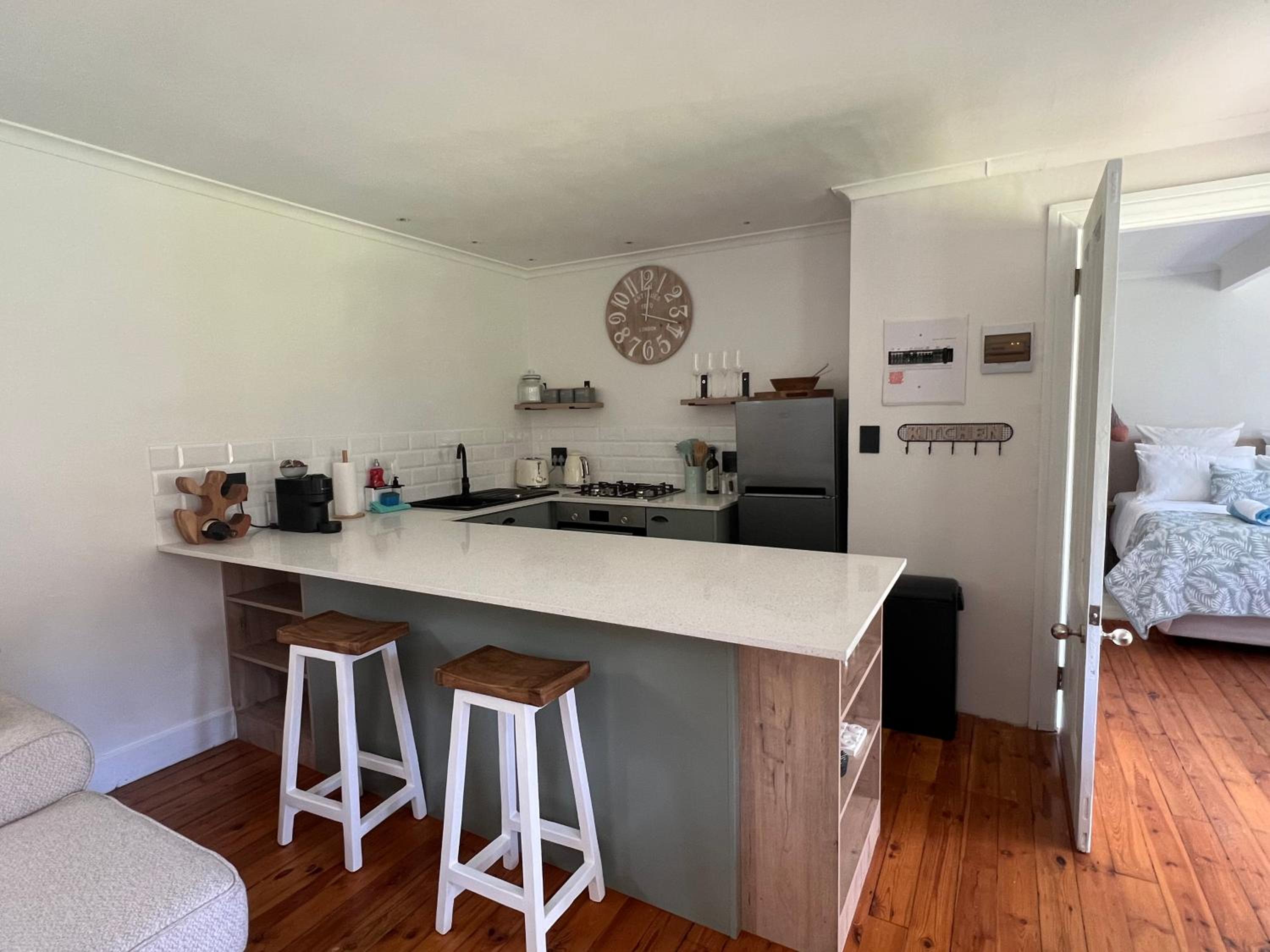 Cute one bedroom garden cottage - Wonderful views, Vineyard access, tranquil garden