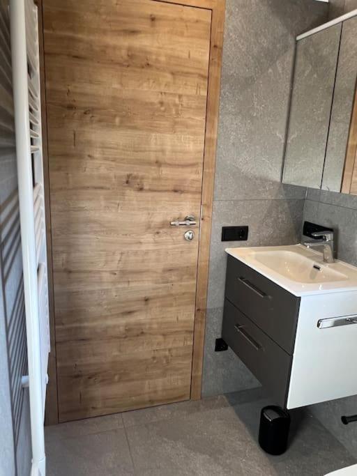 Exklusives Seehaus LAKEHOUSE in Bestlage mit privaten Sandstrand und eigenem Boot und SUP