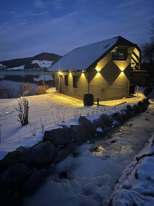 Exklusives Seehaus LAKEHOUSE in Bestlage mit privaten Sandstrand und eigenem Boot und SUP